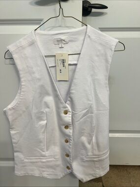 Evereve White Sleeveless Button-Front Vest with Gold Buttons